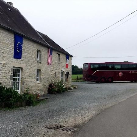 chevrerie de la huberdiere Liesville-sur-Douve Extérieur photo