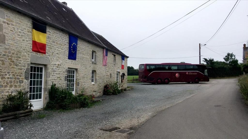 chevrerie de la huberdiere Liesville-sur-Douve Extérieur photo